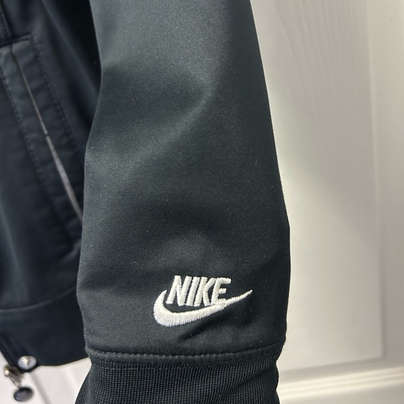 Ladies Nike Jacket - Picture 3 of 8